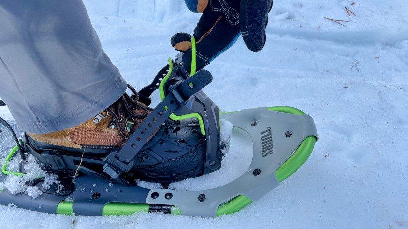 tubbs mountaineer - a quick pull on this green tab and your forefoot is free.