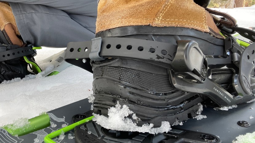 tubbs mountaineer - the heel is secured with a rubber strap and a plastic buckle.