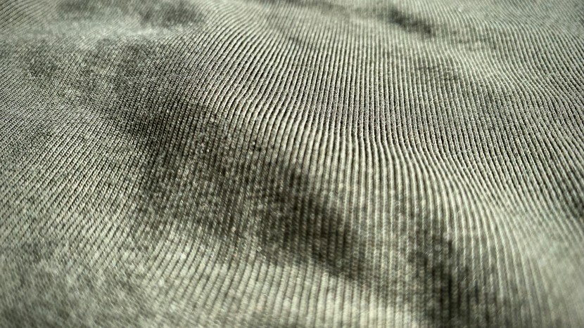 the 240 g/mÂ² merino wool blended fabric of the ridge aspect also...