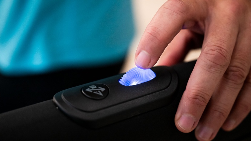 the color of the scroll wheel indicates which mode it's adjusting.