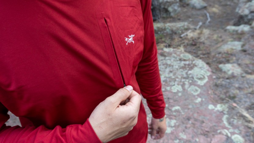 the arc'teryx rho lt crew has a handy zippered pocket on the front...