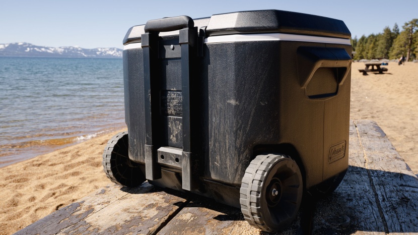 coleman xtreme 50 with wheels - the coleman&#039;s telescoping handle sits flush with the lid when...