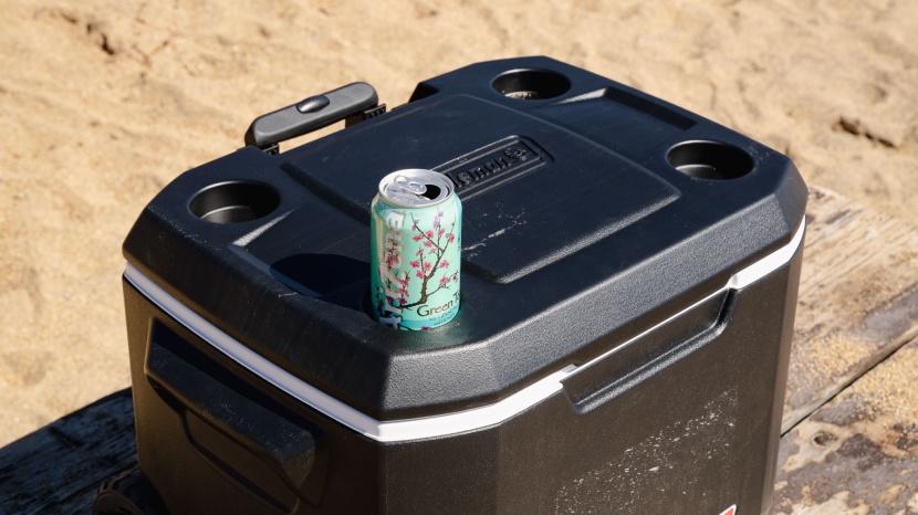 coleman xtreme 50 with wheels - there are four convenient cup holders molded into the lid of the...