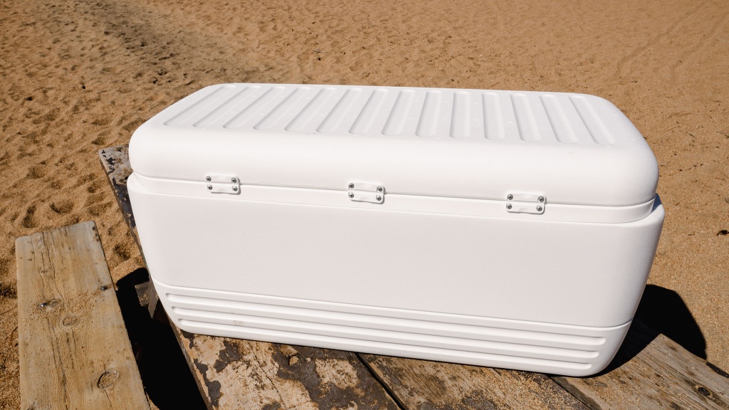 cooler - with a 118-quartz capacity, the igloo polar 120 can fit 186 cans...