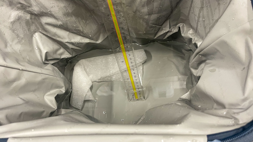 clevermade pacifica collapsible bag 30 - almost two inches of water seeped through in our water-dunk test.
