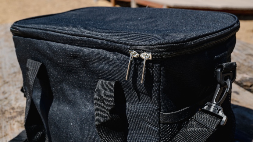 soft cooler - the lifewit&#039;s zippers are easy and water-resistant.