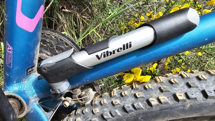 frame pump - the vibrelli air master mini does not have a strap on the frame...