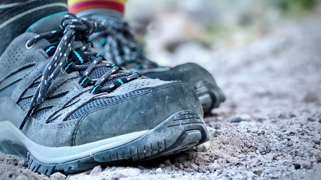 columbia crestwood for women - the combination mesh and leather upper does not have a waterproof...