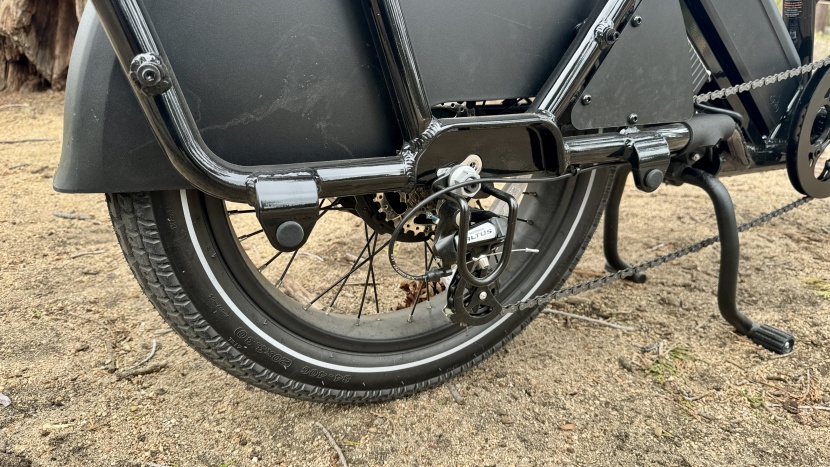 rad power radwagon 5 - the shimano altus 8-speed drivetrain is protected by a derailleur...