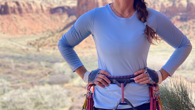 the hanes cool dri performance base layer features a fit that is...