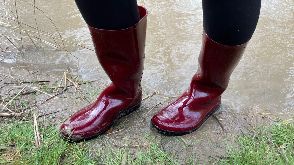 Inexpensive fashion women's rain boots