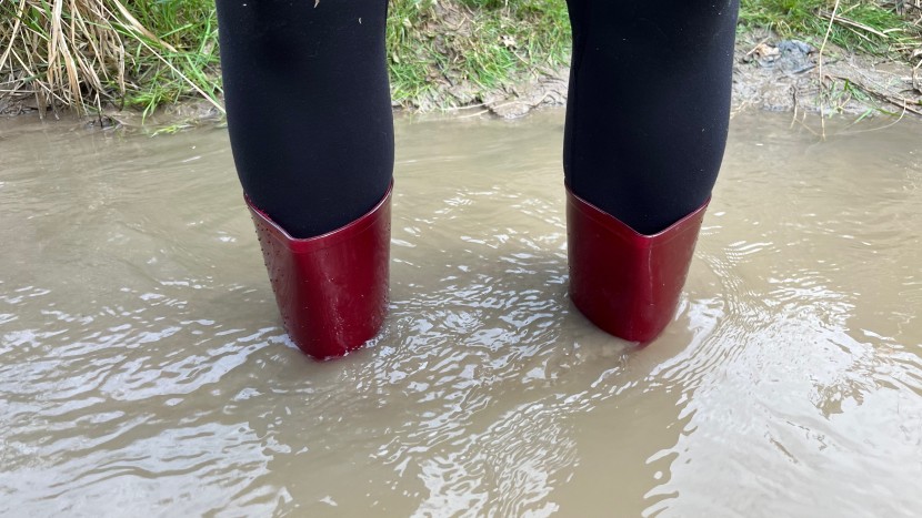 kamik heidi 2 - with a 12&quot; flood height, we confidently navigated shallow streams...