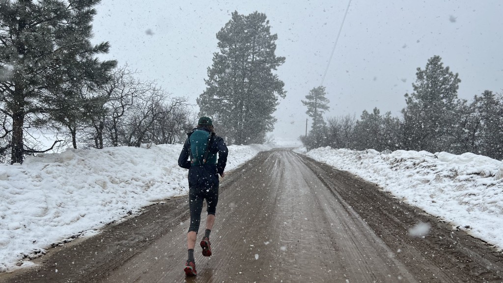 hydration pack for running - the salomon adv skin 12 offers a solid mix of storage capabilities...