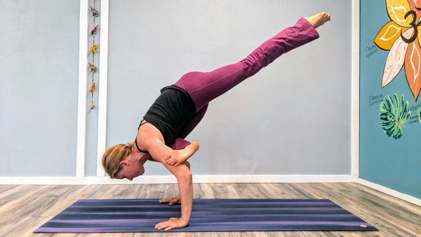 the flared cut of these yoga pants don't trip us up the way others...