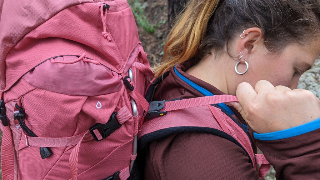 backpacking gear list - key differences, particularly in shoulder and hip belt-positioning...