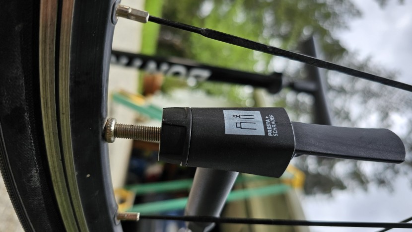 bontrager charger - the universal nozzle on the bontrager charger produced a hassle free...