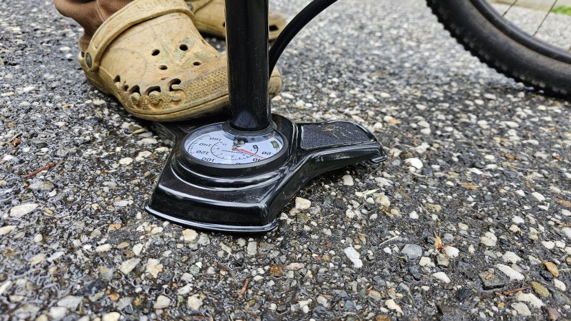 bontrager charger - the base on the bontrager charger noticeably wobbled when we tried...