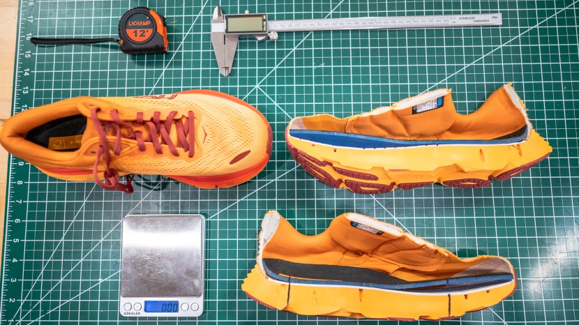 hoka bondi 8 - here you can see the stiff heel collar, the narrow and high arch...