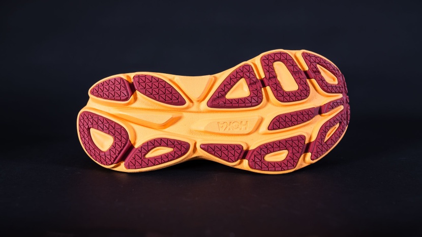 hoka bondi 8 - the wide platform and sidewalls provide solid stability.