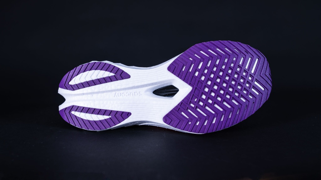 saucony endorphin speed 4 - the new outsole tread provides much better grip.
