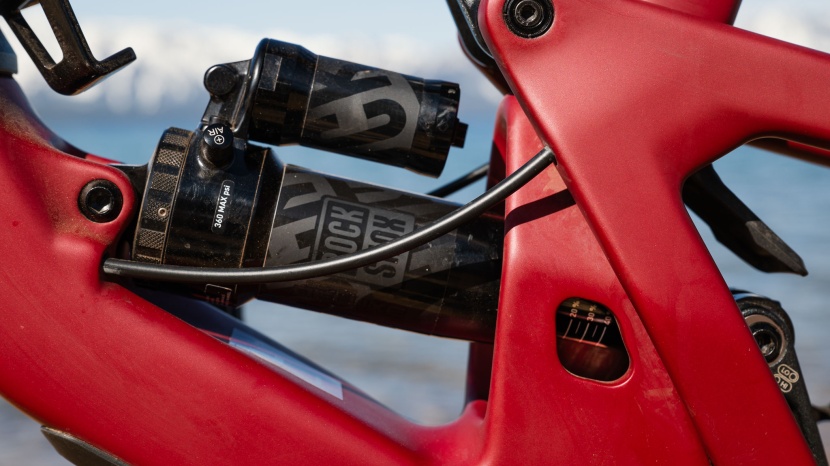 the rockshox super deluxe stuffs into the bottom of the frame; a sag...
