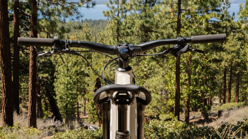 ari wire peak 2.0 comp - despite being powered, the wire peak&#039;s cockpit remains fairly clean...