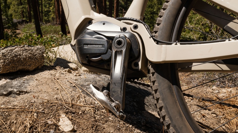 ari wire peak 2.0 comp - the e7000 motor is tucked as close to the rear wheel as they could...