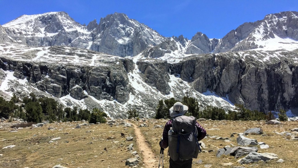 ultralight backpack - the ultralight gossamer gear mariposa going into the sierras.