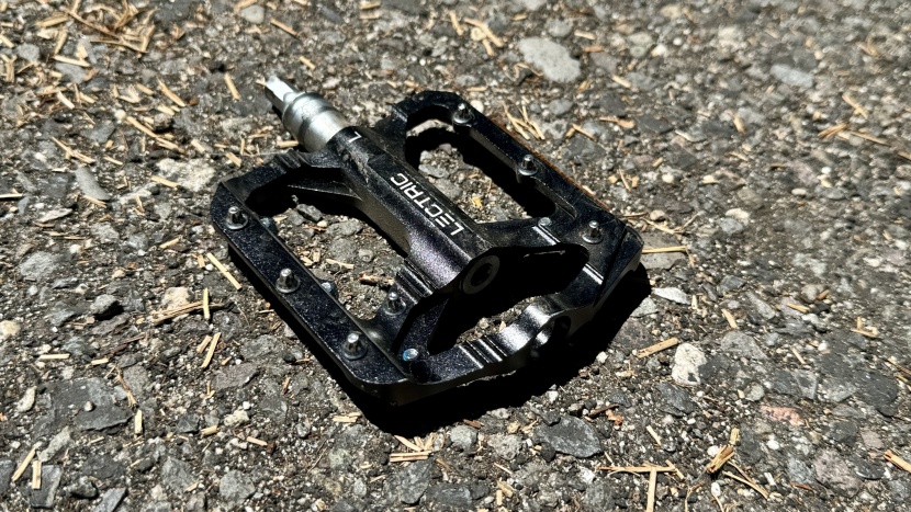 lectric xpeak - a less-than-secure connection resulted in leaving a pedal behind; a...