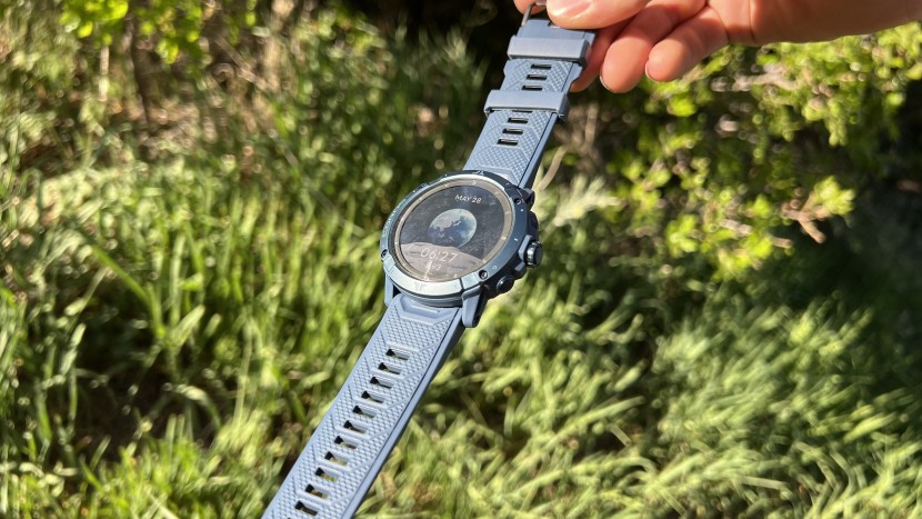 gps watch - we appreciate a screen that's easy to read in various conditions.