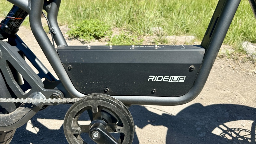 ride1up revv 1 fs - should you choose the dual battery option, the second battery bolts...
