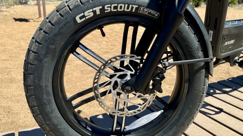 the 4-piston hydraulic brakes connect to 200 mm rotors that provide...