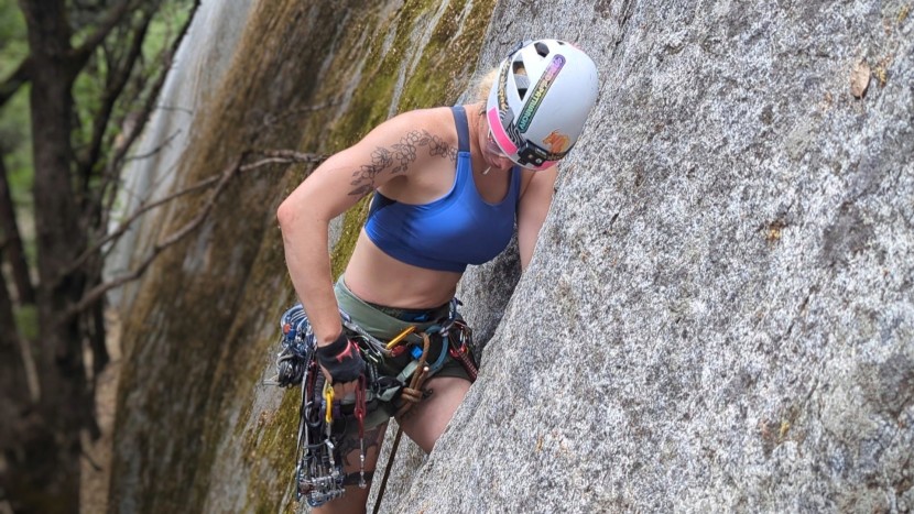 sports bra - the on performance has lightweight, built-in sculpted pads that...