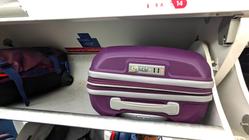 samsonite freeform spinner - a perfect fit: this bag is perfectly sized to fit nicely in overhead...