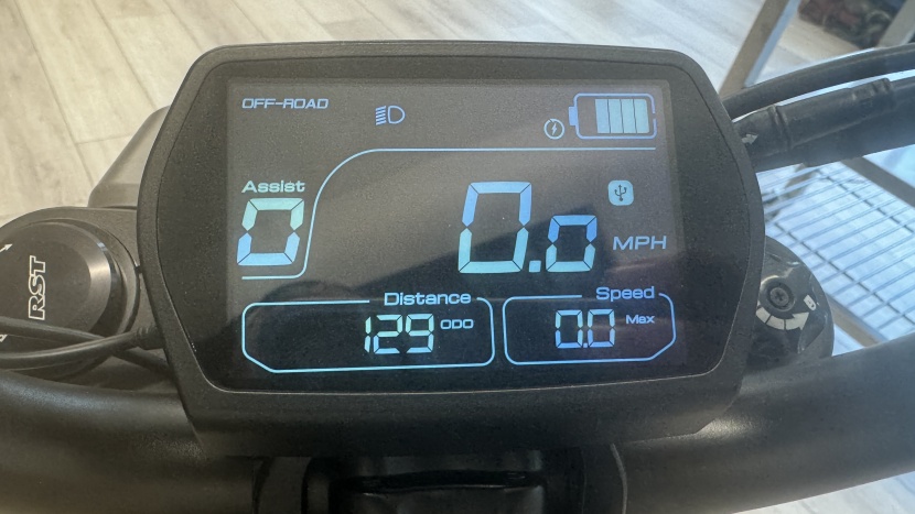 ride1up revv 1 drt - the display on this bike is one of our favorites, it large, clear...