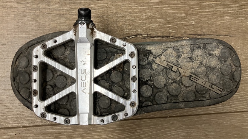 mountain bike flat pedals - some pedals are designed to allow more foot movement, and some are...