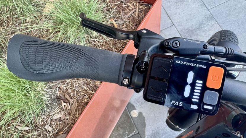 the left side of the handlebar gives you controls for the front...