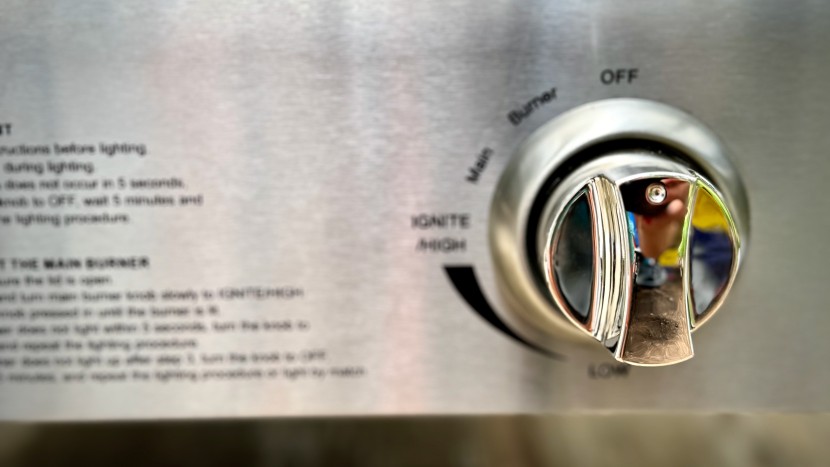 cuisinart cgg-306 chef&#039;s style portable - two independent burners that feature a low to high setting help...