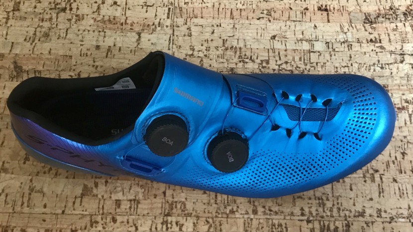 the updated rc903 instead uses cloth guides to route the forward...