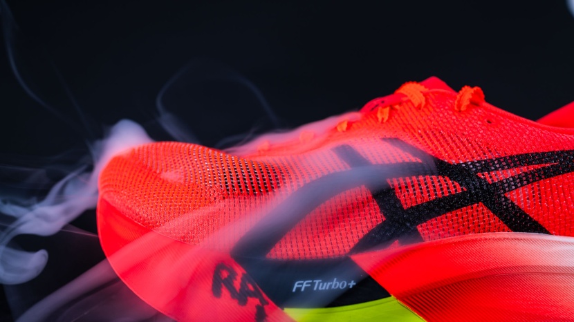 asics metaspeed sky paris - the upper of this shoe is insanely lightweight and highly breathable.