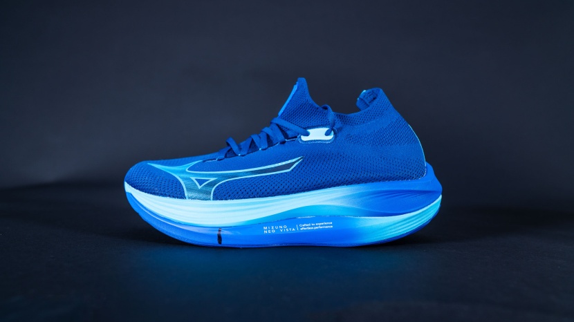 mizuno neo vista - the smooth speed assist full-length rocker geometry results in a...