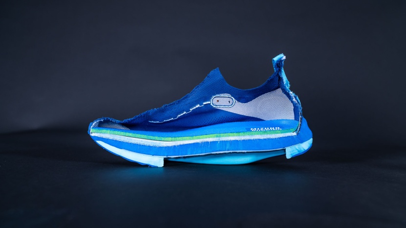 mizuno neo vista - in this cutaway, you can see the sidewalls that add some overall...