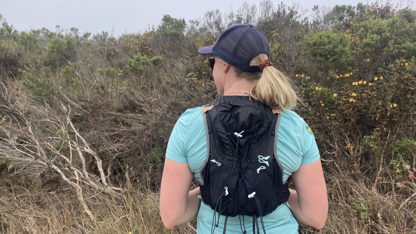 hydration pack for running womens - large back pockets like these make it easy to carry an extra layer...