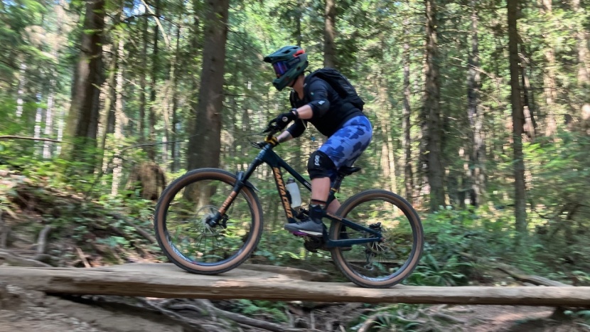 mountain bike shorts womens - the ramsey lays nicely over the top of knee pads.