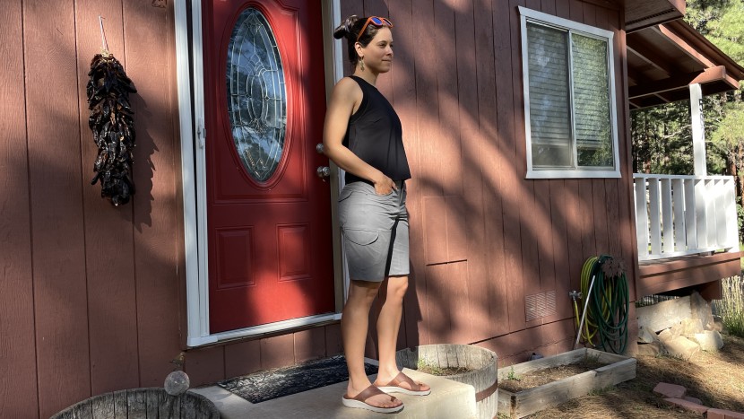 kuhl freeflex 10&quot; cargo for women - because the freeflex material is smooth, this pair is easy to dress...