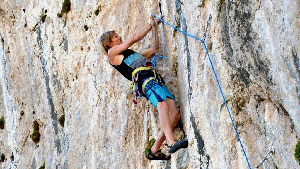 climbing rope - the mammut 9.5 crag classic is a top choice for serious climbers...