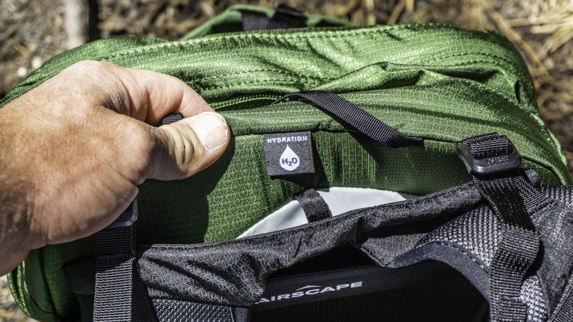 osprey talon 22 - for most, the external hydration compartment won&#039;t be a deal...