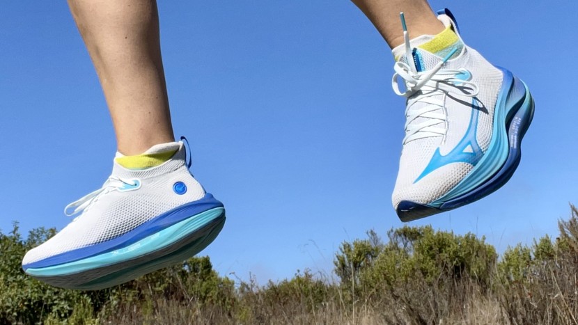 the mizuno neo vista women's running shoes.