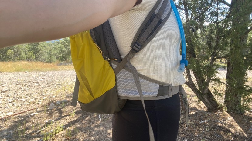 rei co-op flash 22l for women - the flash&#039;s hip belt provides a bit more support than just webbing.