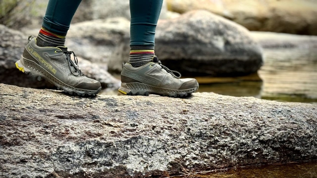 How to Choose Hiking Shoes for Women